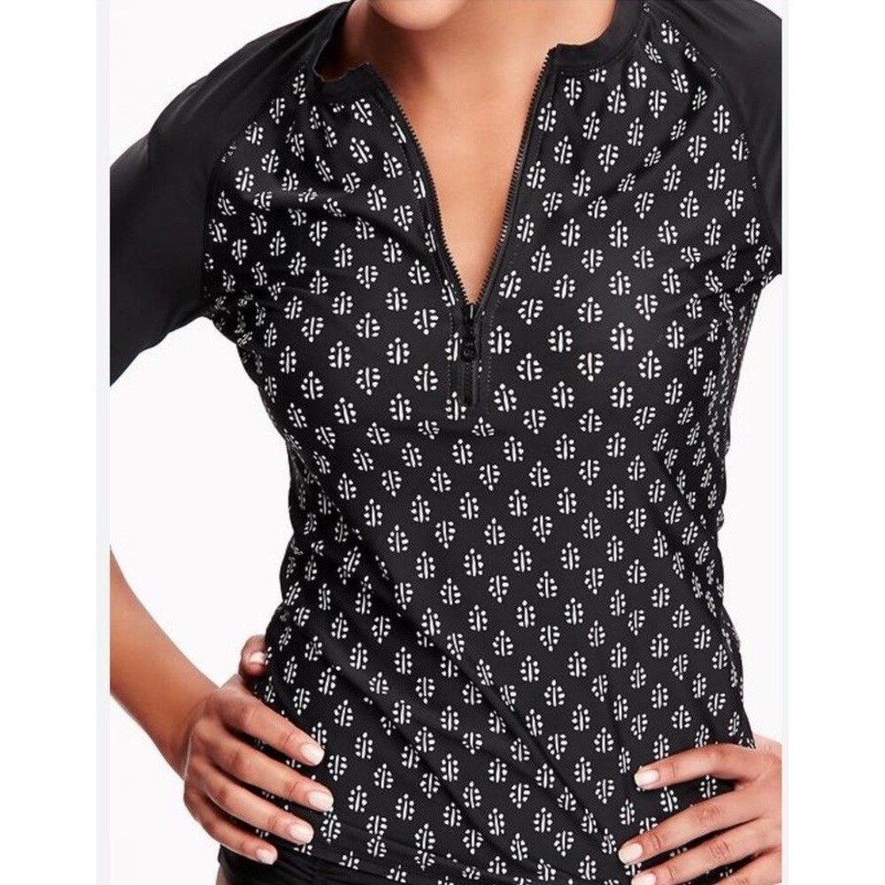 Old Navy Women’s Rash Guard Size XL New Black/White Geometric Print Long Sleeve